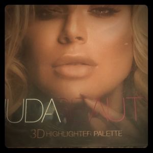 HUDA BEAUTY 3D HIGHLIGHT PALETTE